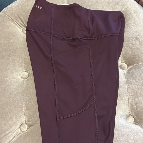Victoria’s Secret softest legging, ever, Studio 7/8 legging in plum, new - Picture 9 of 10